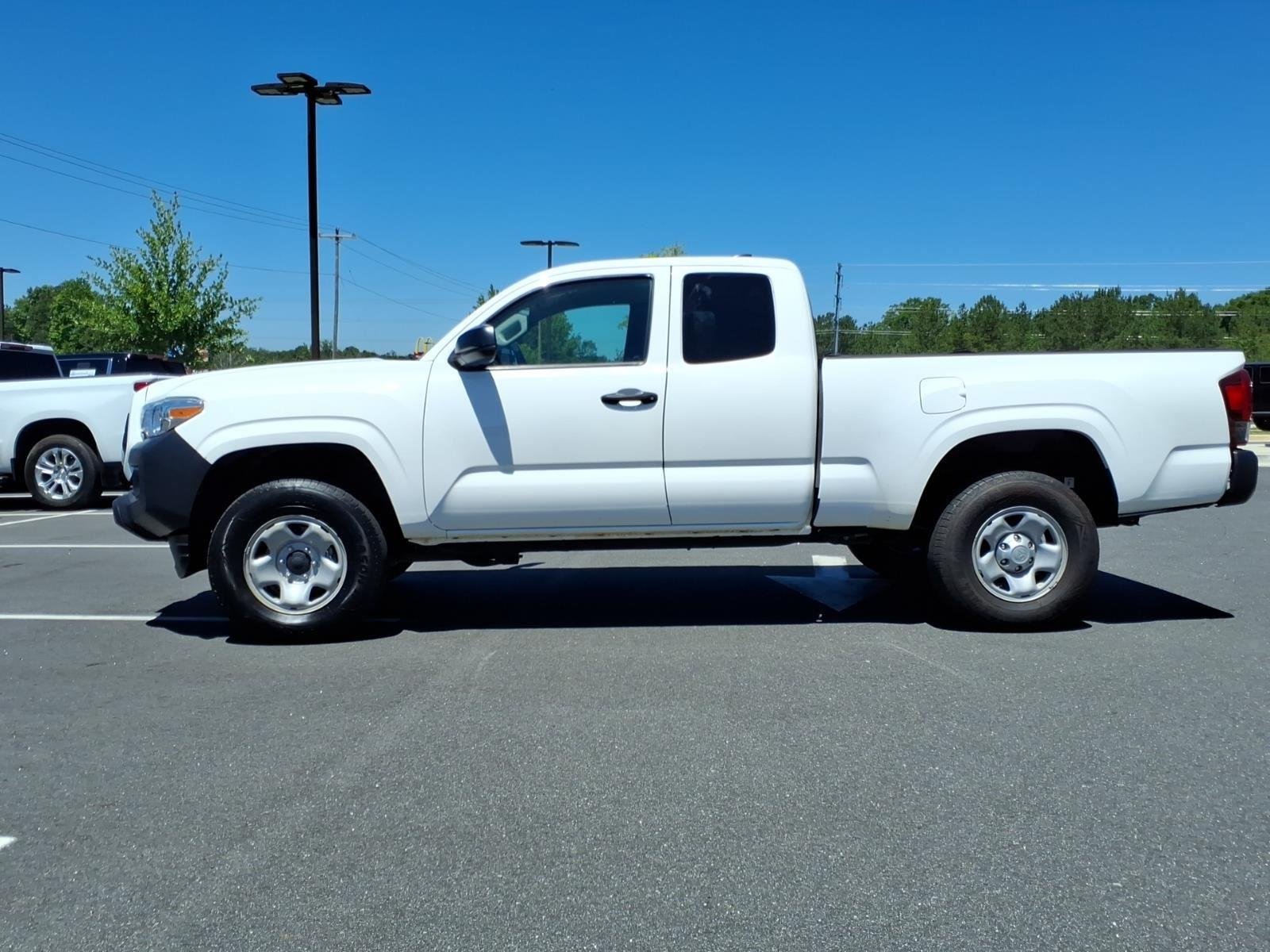 Used 2022 White Toyota SR image 3