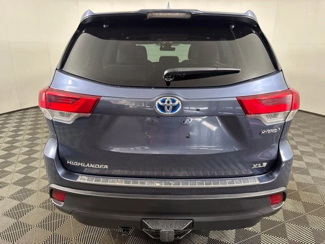 Certified Used 2018 Shoreline Mist Toyota XLE image 23