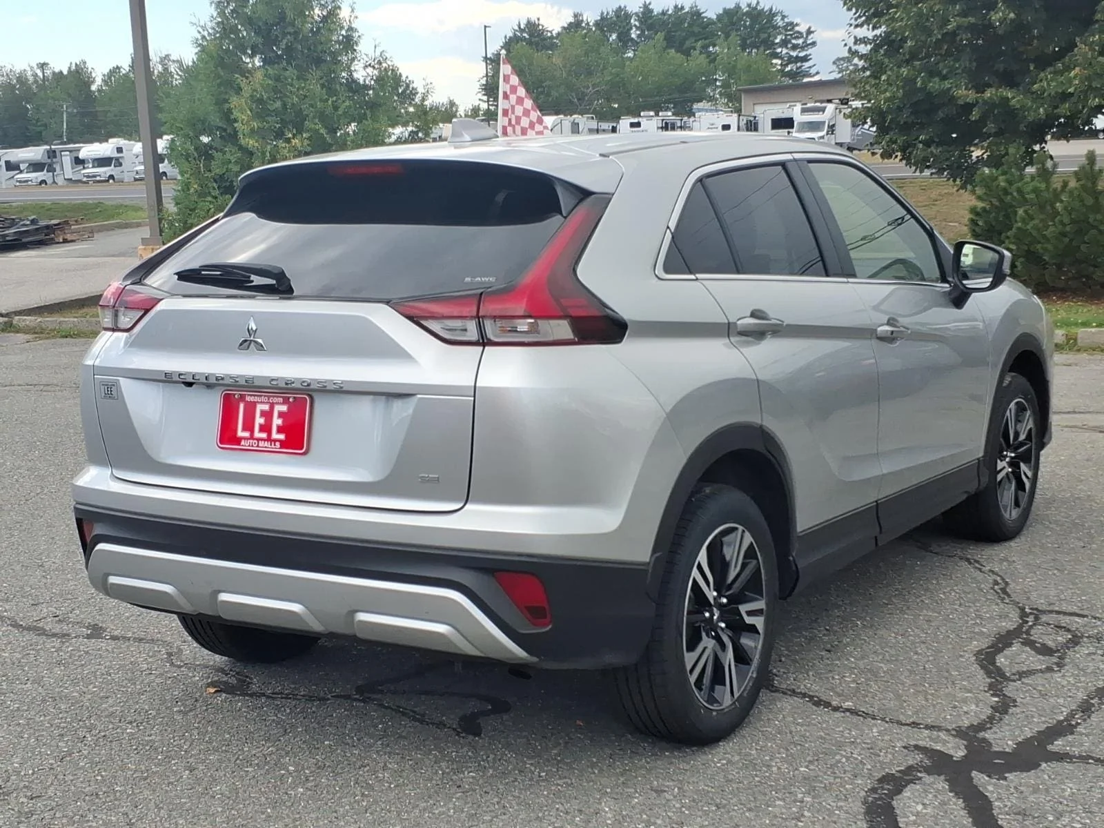 Used 2024 Silver Alloy Mitsubishi SE image 5