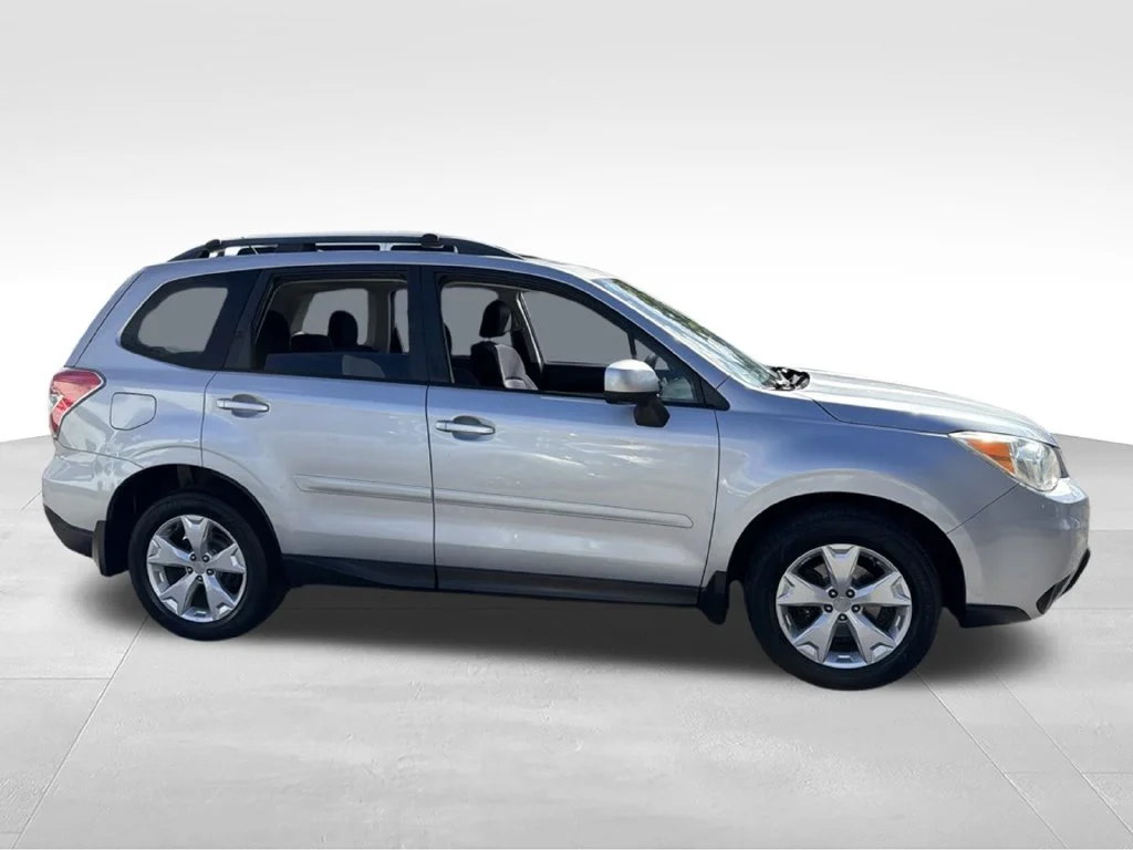 Used 2015 Silver Subaru 2.5i Premium image 10