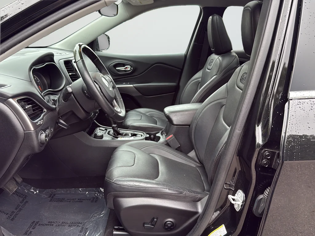 Used 2019 Black Jeep Overland image 10