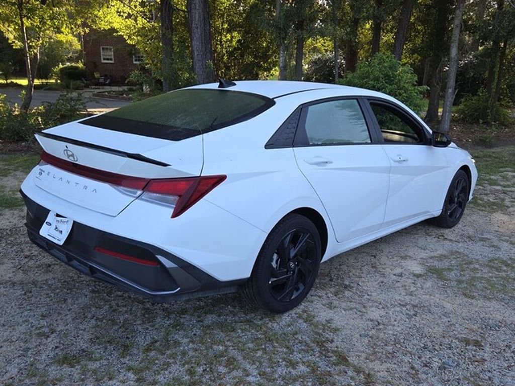 Used 2026 White Hyundai SEL Sport image 13