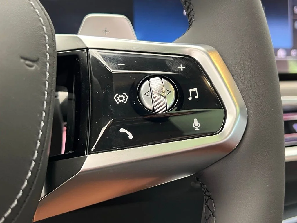 New 2026 Oxide Grey Metallic BMW 760i xDrive image 18
