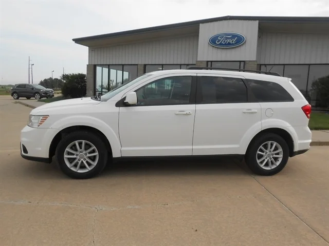 Used 2017 Dodge Journey SXT with VIN 3C4PDDBG2HT575445 for sale in Tyndall, SD