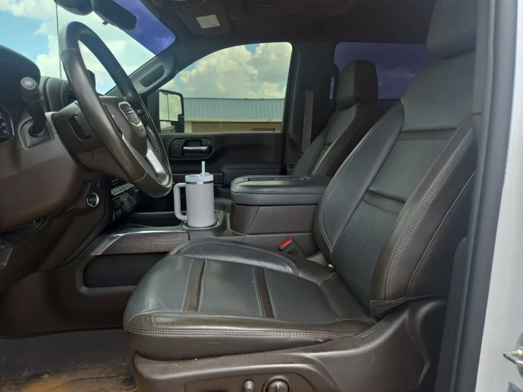 Used 2022 White GMC Denali image 19