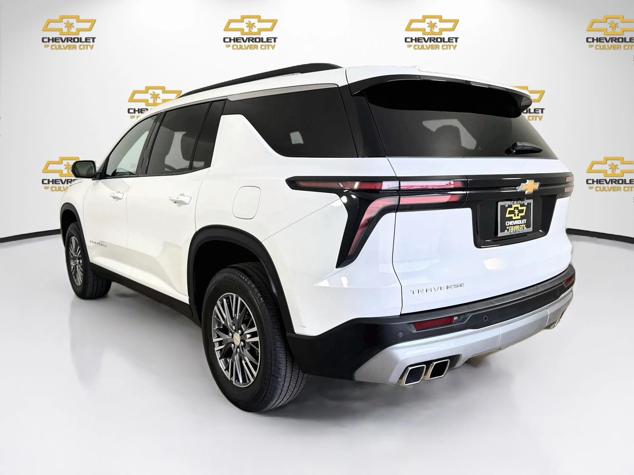 Used 2024 Summit White Chevrolet LT image 6