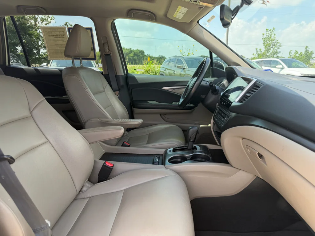 Used 2017 White Diamond Pearl Honda EX-L image 12