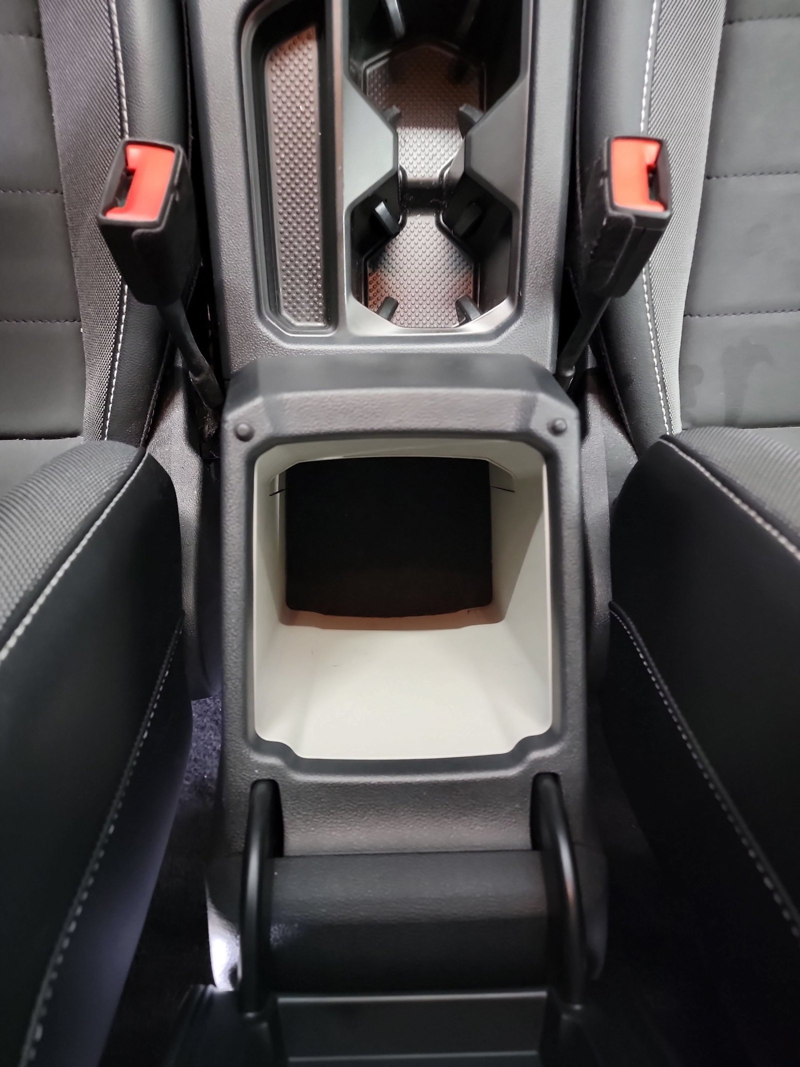 Used 2022 Deep Black Pearl Volkswagen SE image 27
