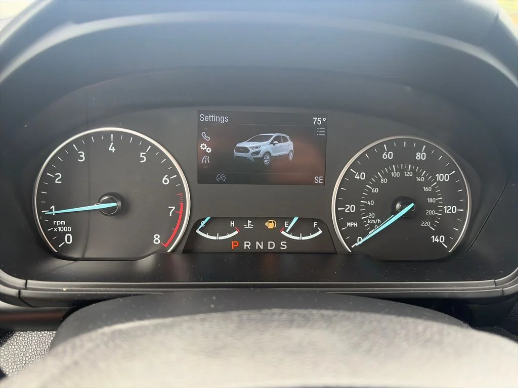 Used 2021 Red Ford SE image 16