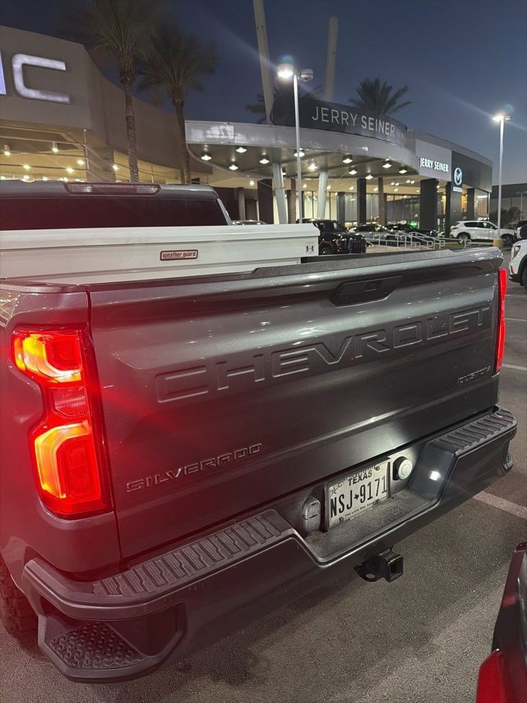 Used 2020 Satin Steel Metallic Chevrolet Custom image 10