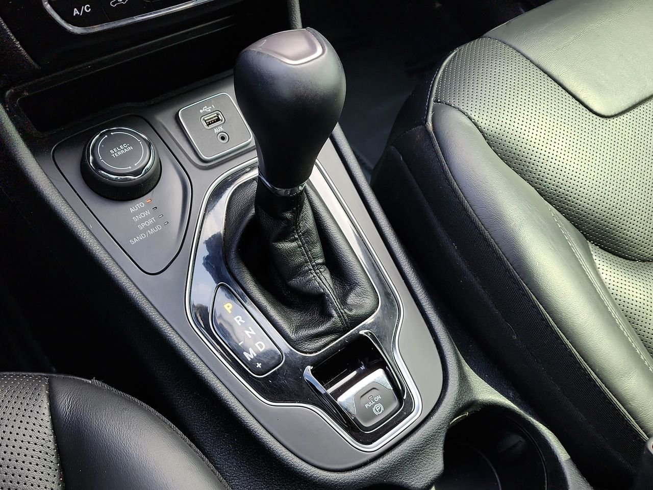 Used 2019 Bright White Clearcoat Jeep Limited image 18