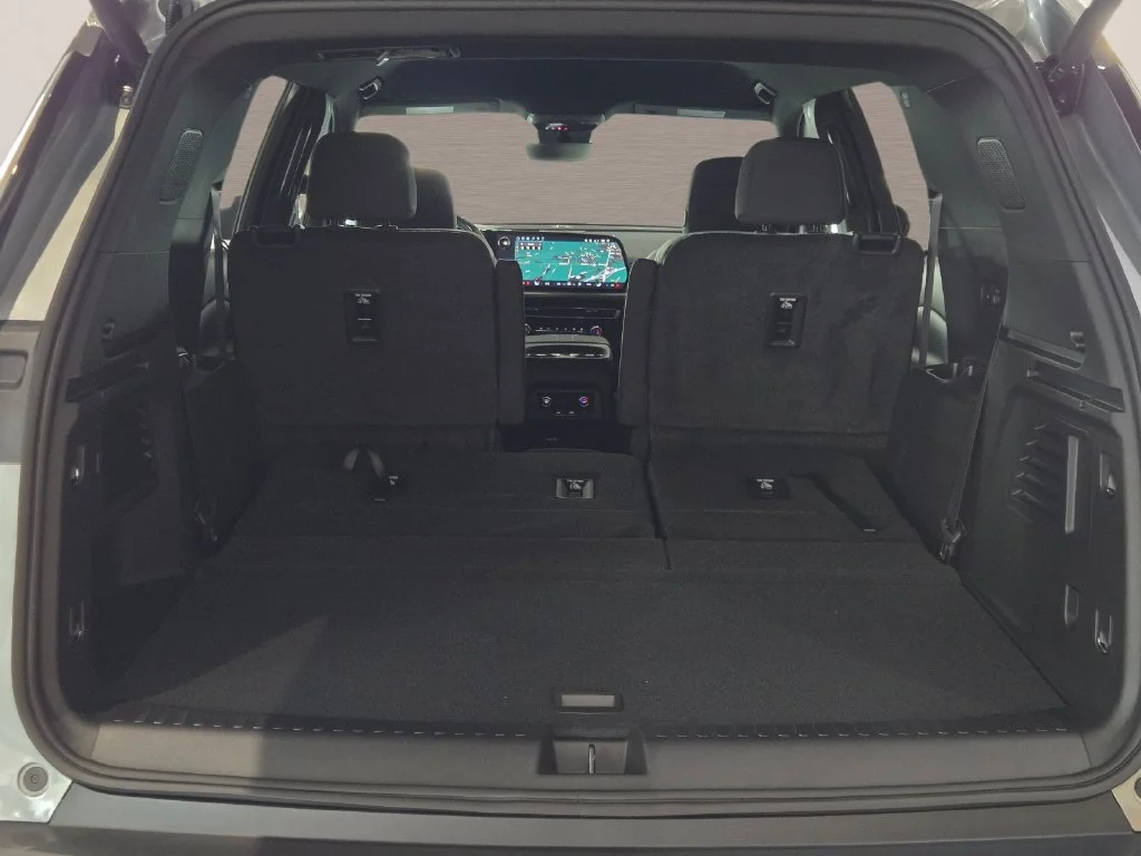 2027 Chevrolet Traverse LT - Photo 10