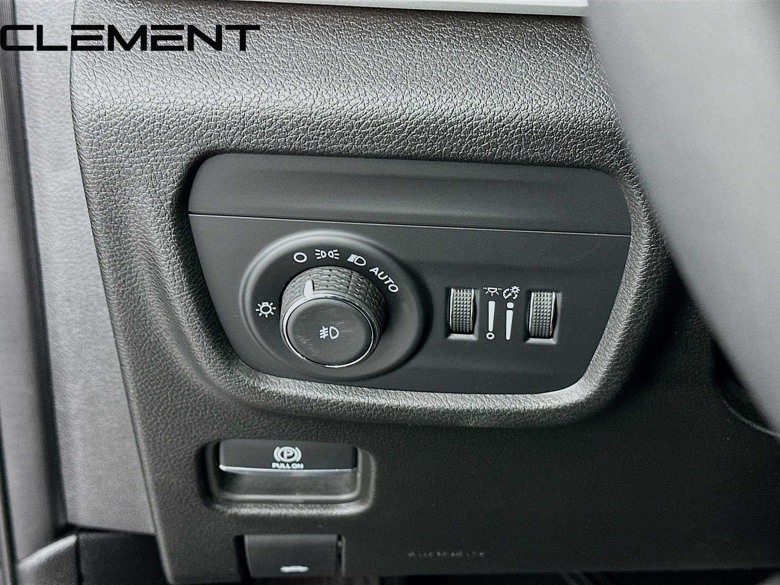 Used 2023 Gray Jeep Limited image 13