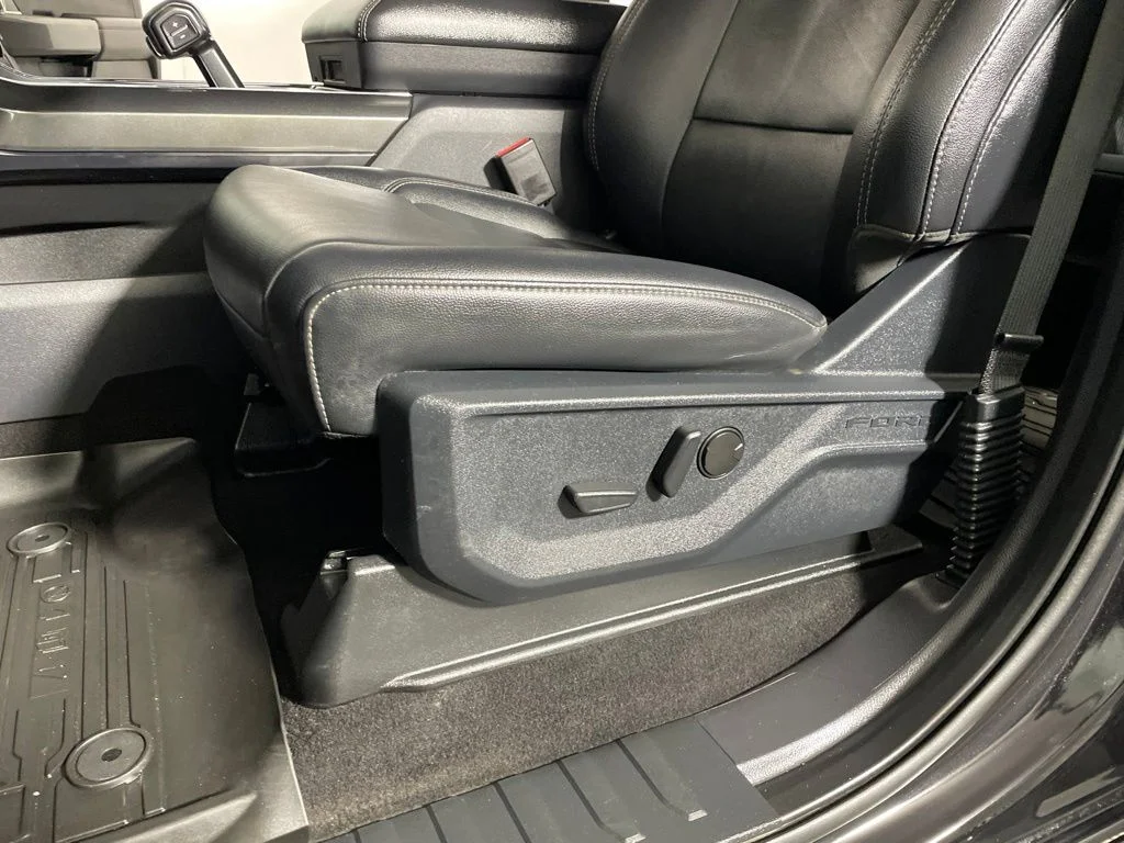Used 2023 Agate Black Metallic Ford XLT image 12