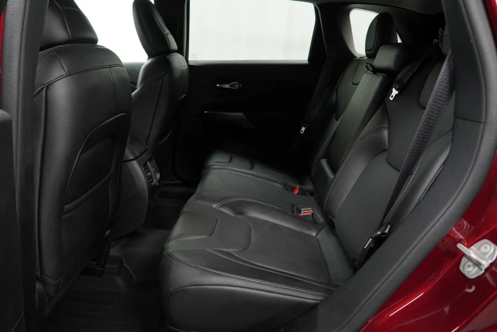 Used 2021 Red Jeep Latitude Lux image 13