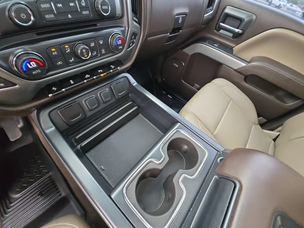 Used 2017 PEPPERDUST METALLIC Chevrolet LTZ image 18
