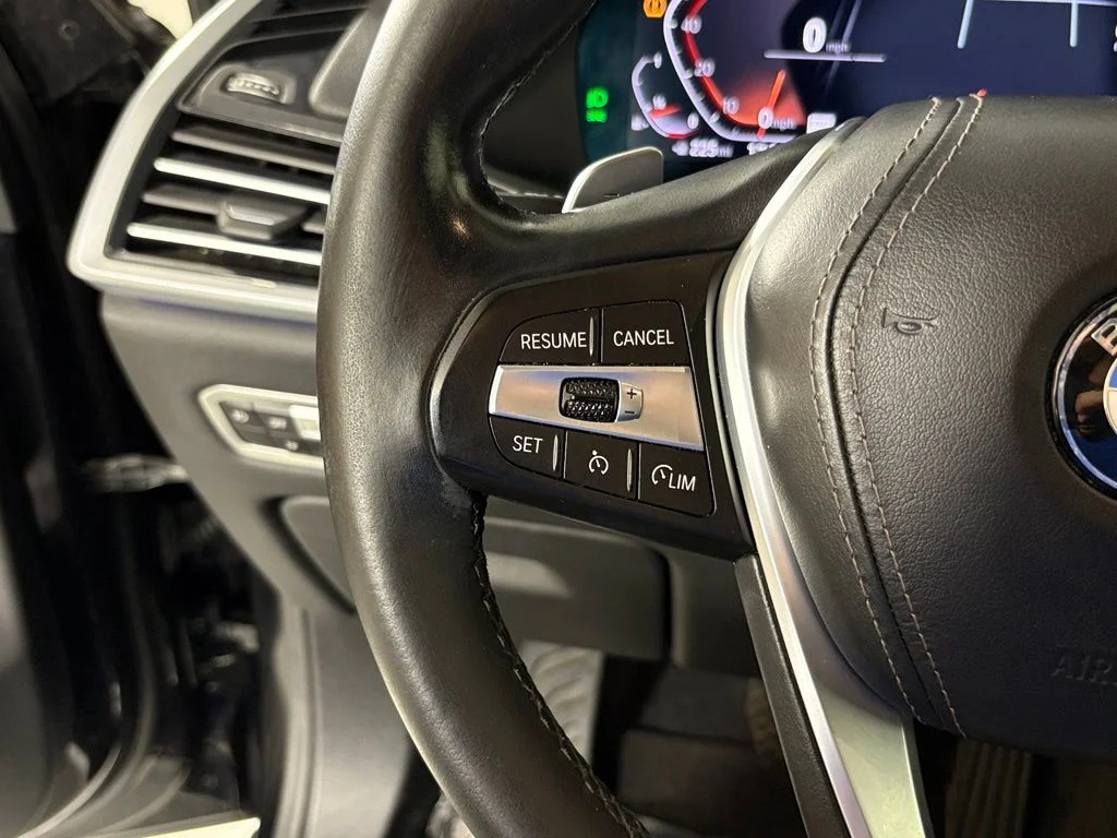 Used 2020 Black BMW sDrive40i image 21