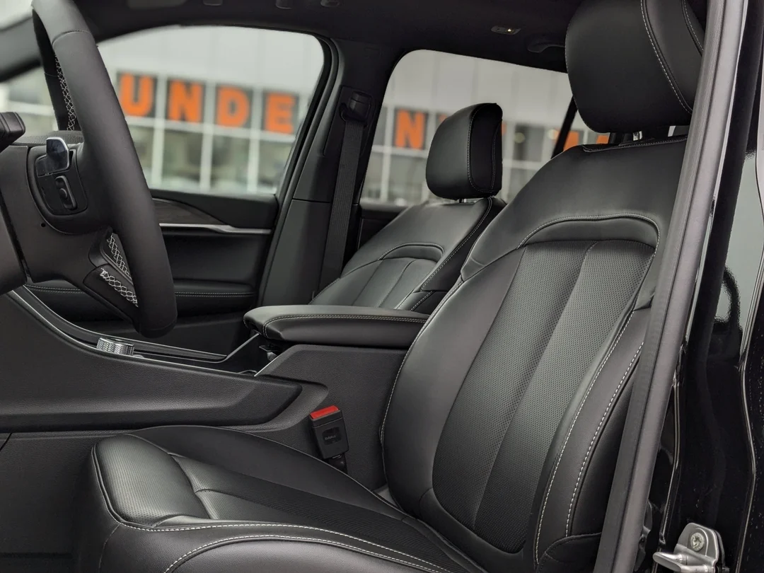 New 2026 Black Jeep Limited - - 4x4 - 20 Gloss Black Wheels - Luxury Tech II - Remote Start & More! image 16
