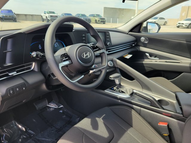 2026 Hyundai Elantra SE - Photo 13