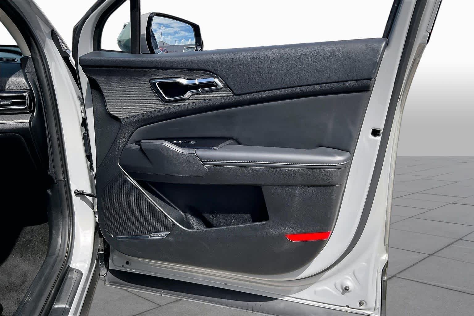 Used 2023 Wolf Gray Kia SX-Prestige image 23