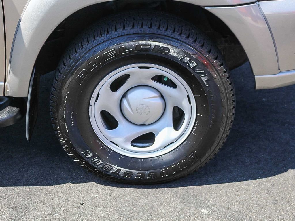 Used 2004 Gold Toyota SR5 image 12