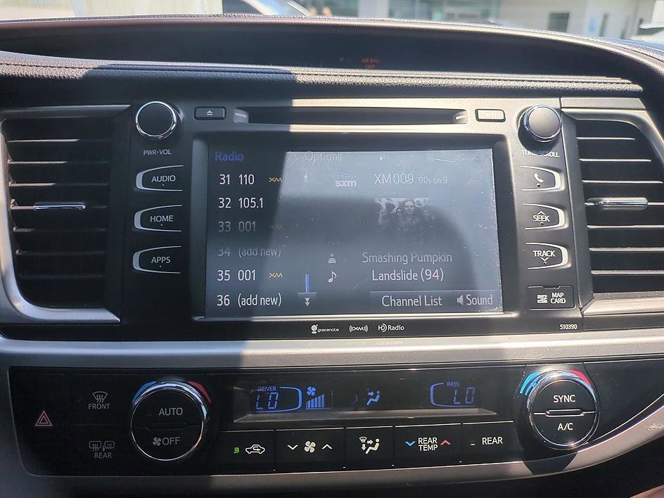 Used 2019 CELESTIAL SILVER METALLIC Toyota SE image 20