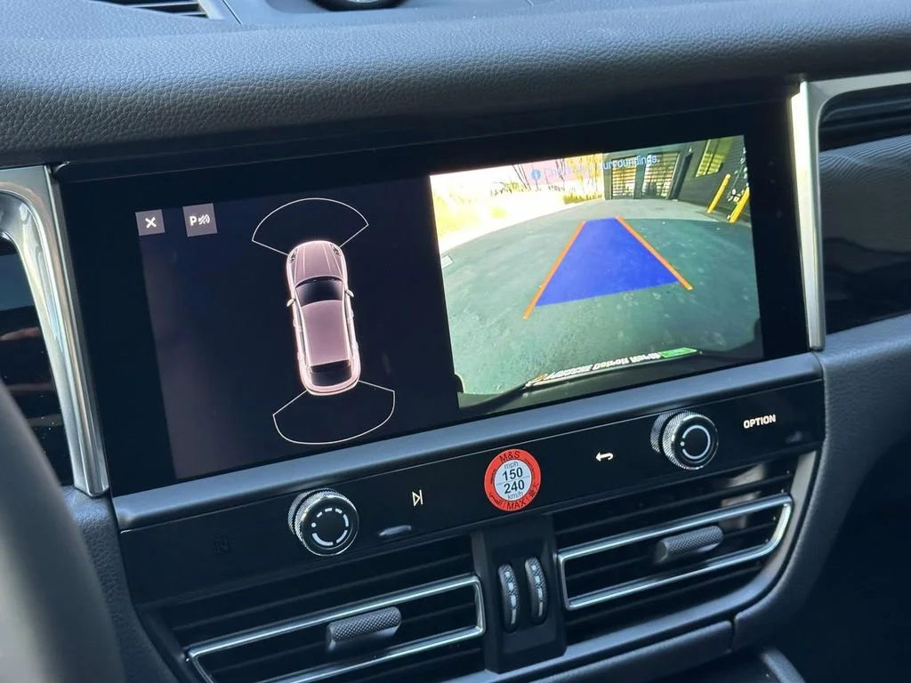 2026 Porsche Macan - Photo 24