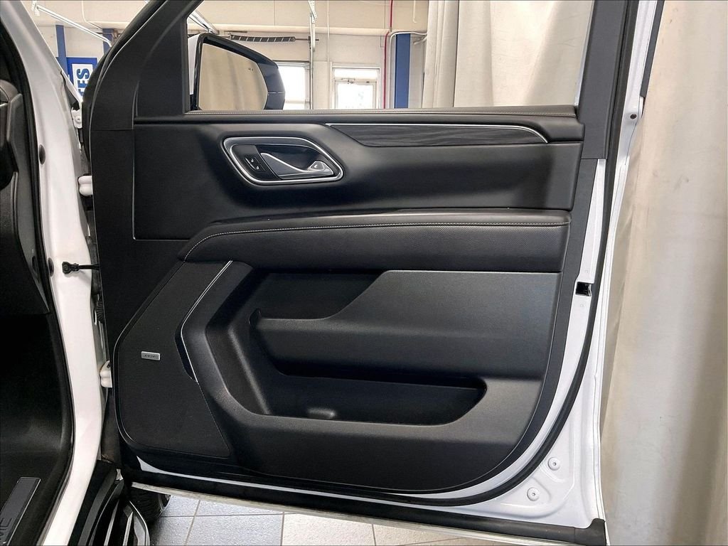 Used 2023 White GMC SLT image 12