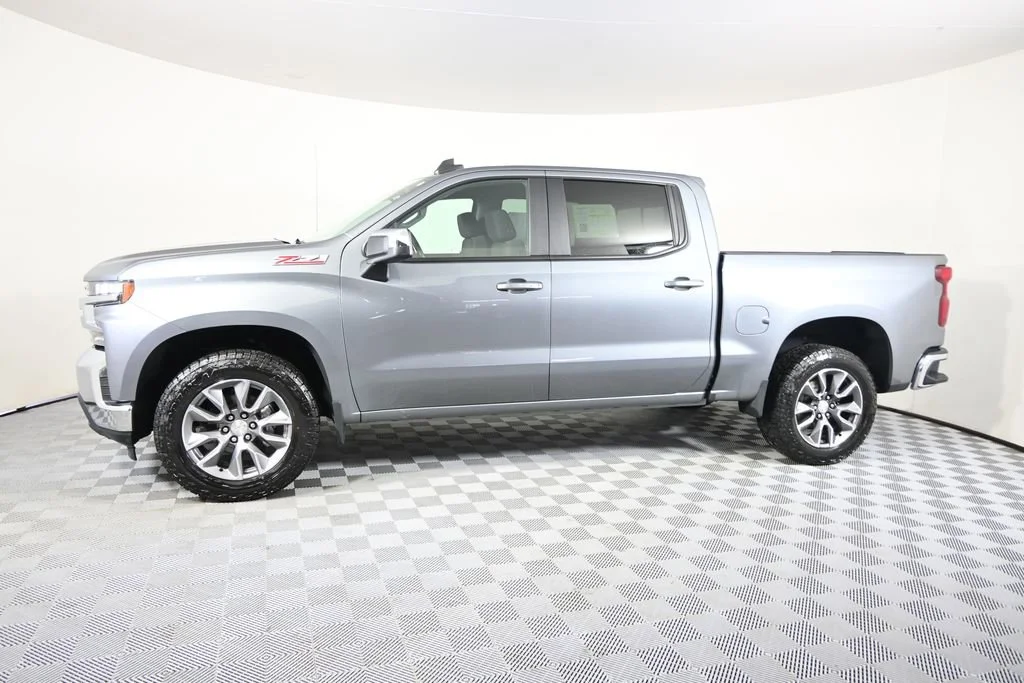 Used 2021 Chevrolet Silverado 1500 LT with VIN 3GCUYDED9MG152700 for sale in Forest Lake, Minnesota