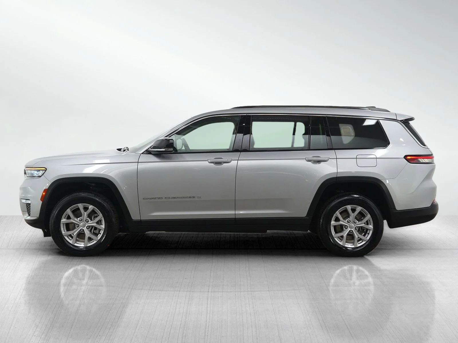 Used 2023 Jeep Grand Cherokee L Limited with VIN 1C4RJKBG3P8828923 for sale in Burnsville, Minnesota