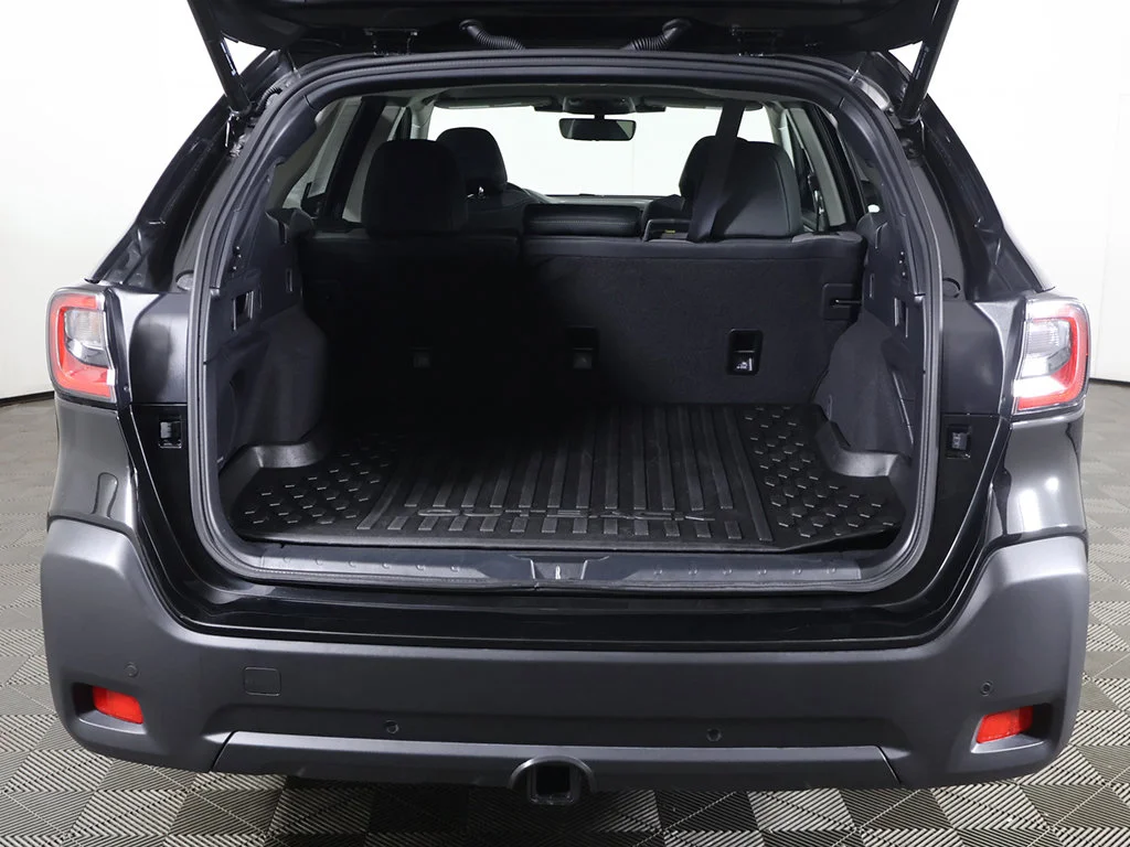 Used 2025 Black Subaru Onyx Edition image 17