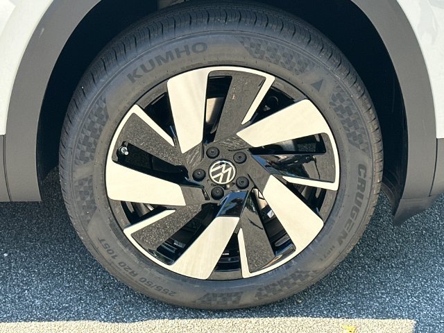 New 2026 White Volkswagen SE w/Technology image 12