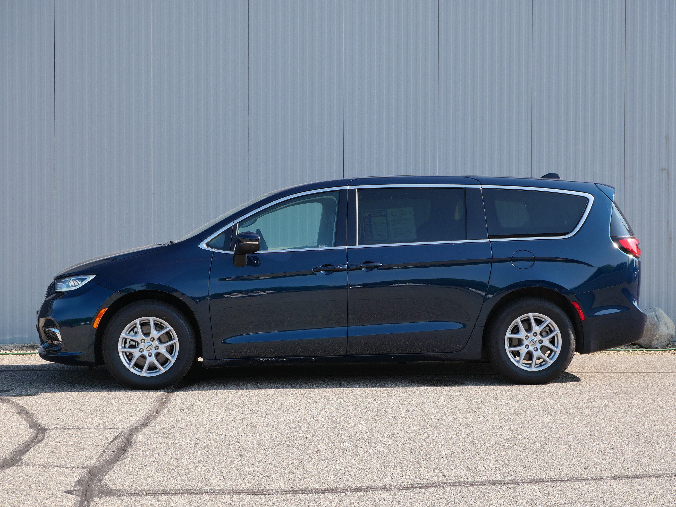 Used 2023 Chrysler Pacifica Touring L with VIN 2C4RC1BG3PR566586 for sale in Hastings, Minnesota