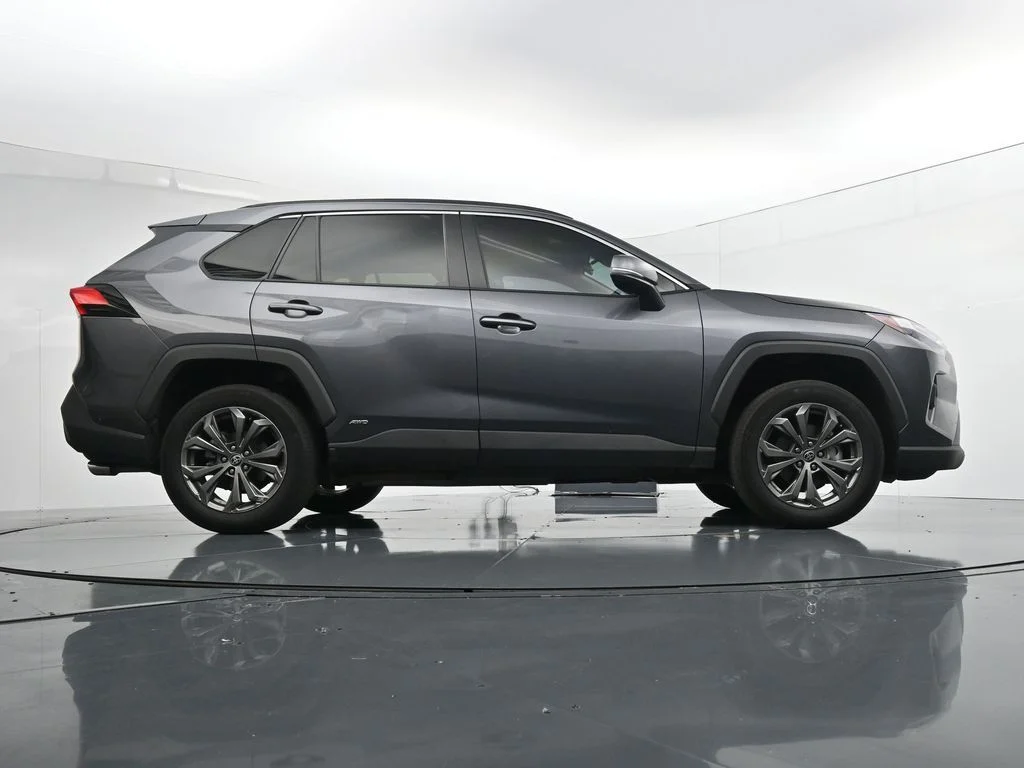 Used 2022 Gray Toyota XLE Premium image 31