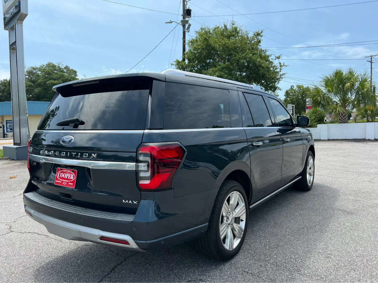 Used 2022 Blue Ford Platinum image 3
