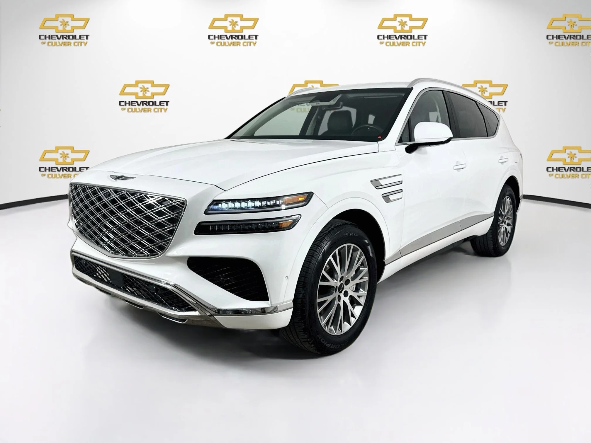 Used 2025 White Genesis 2.5T Standard image 3
