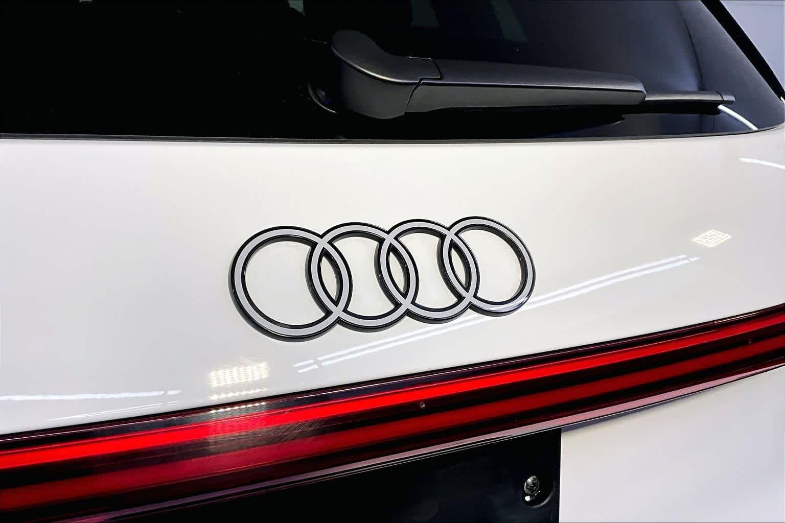 Used 2025 Arkona White Audi Premium image 33