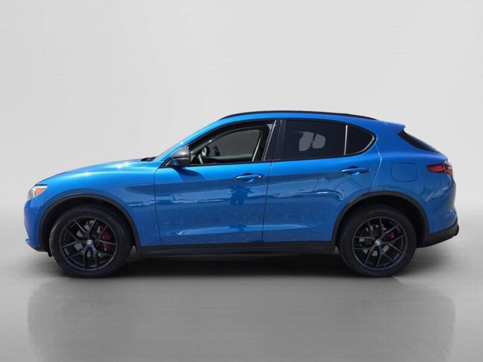 Used 2019 MISANO BLUE MET Alfa Romeo  image 2