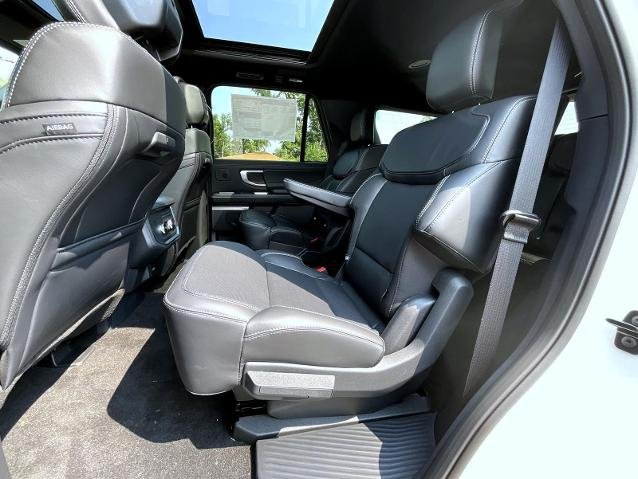 New 2027 Star White Metallic Tri-Coat Ford Platinum image 57