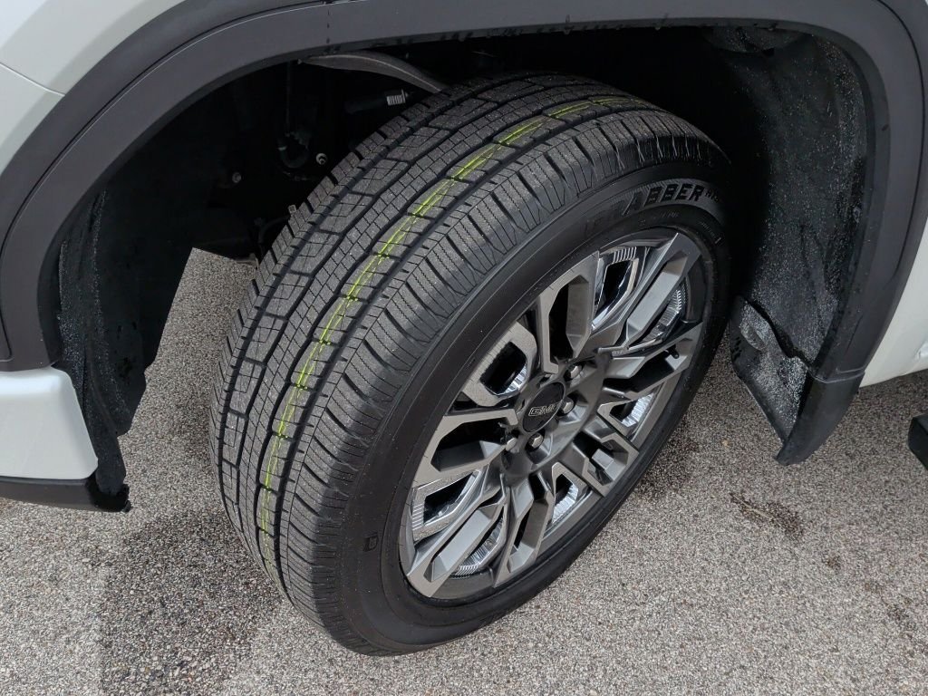 Used 2025 White Frost Tri-Coat GMC Denali Ultimate image 54