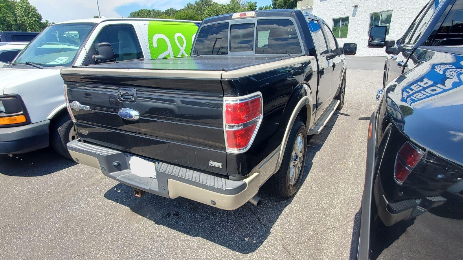 Used 2010 Tuxedo Black Metallic Ford XL image 9