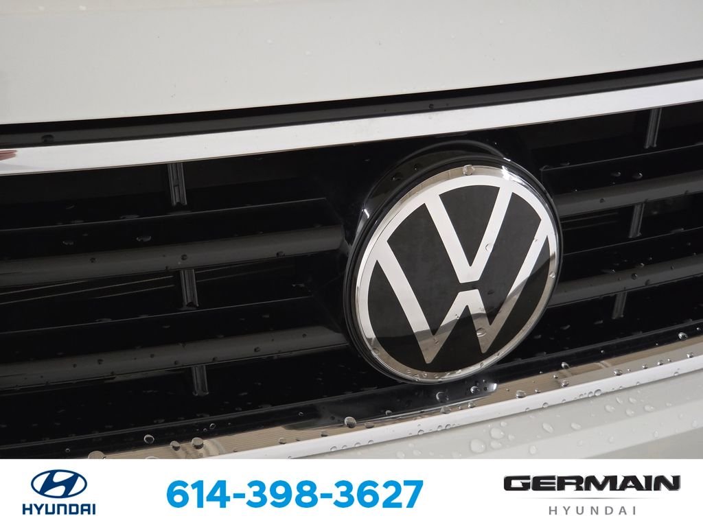 Used 2024  Volkswagen 2.0T SE R-Line Black image 13