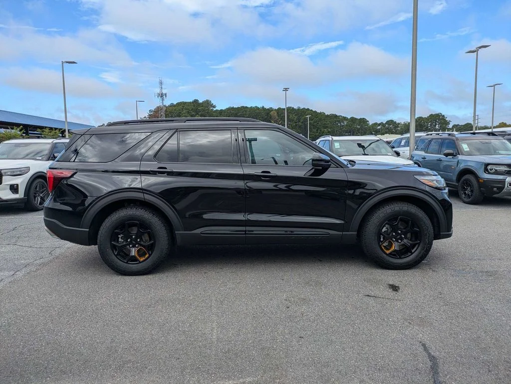New 2026 Agate Black Metallic Ford Tremor image 3