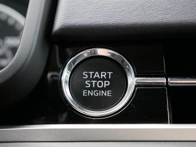 Used 2023 White Diamond Mitsubishi ES image 26