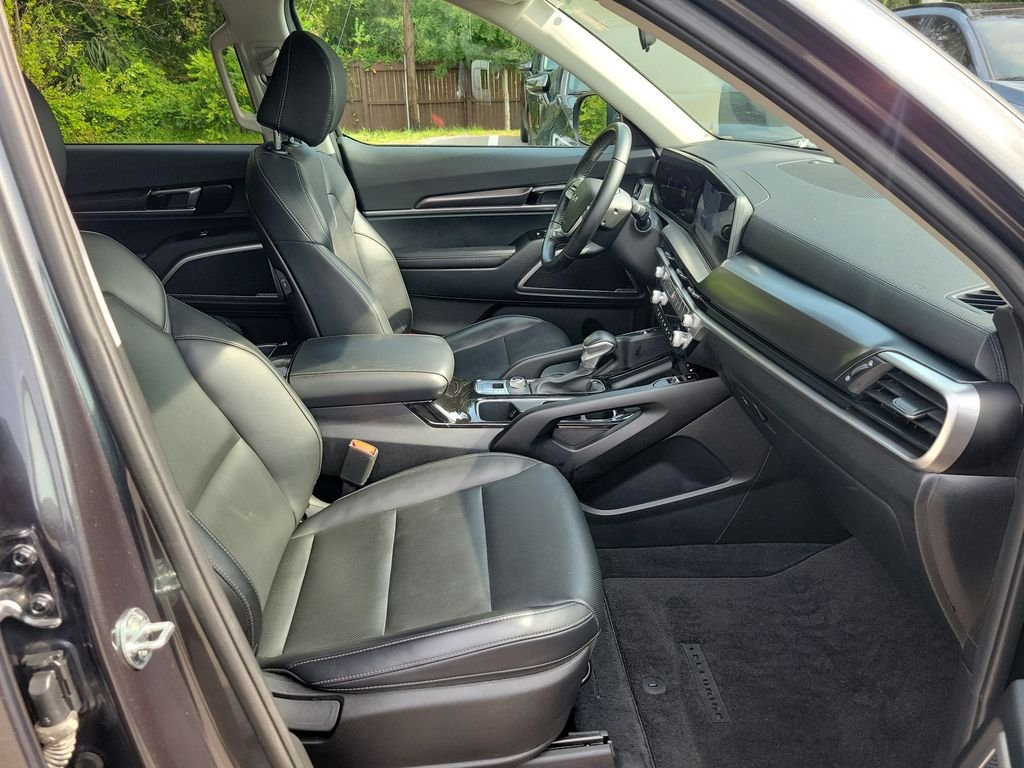 Certified Used 2024 Gray Kia S image 8