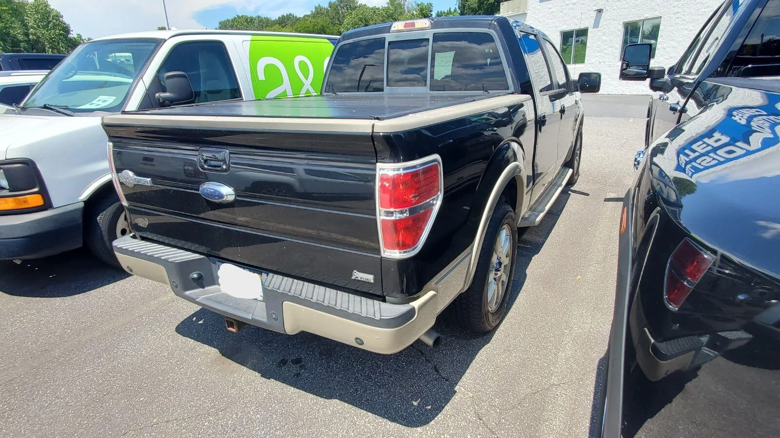 Used 2010 Tuxedo Black Metallic Ford XL image 9