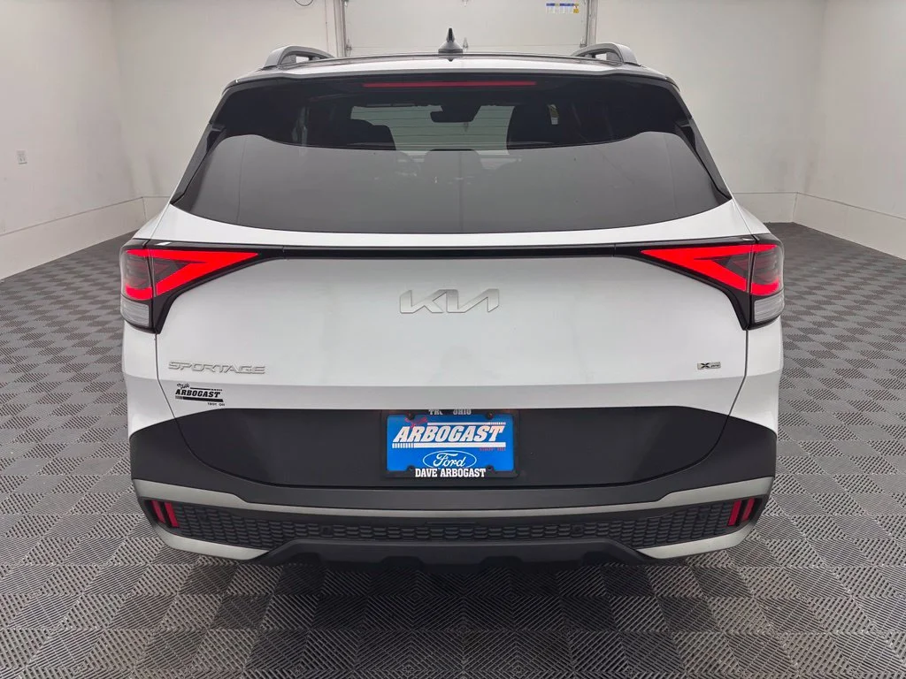 Used 2023 White Kia X-Pro Prestige image 9