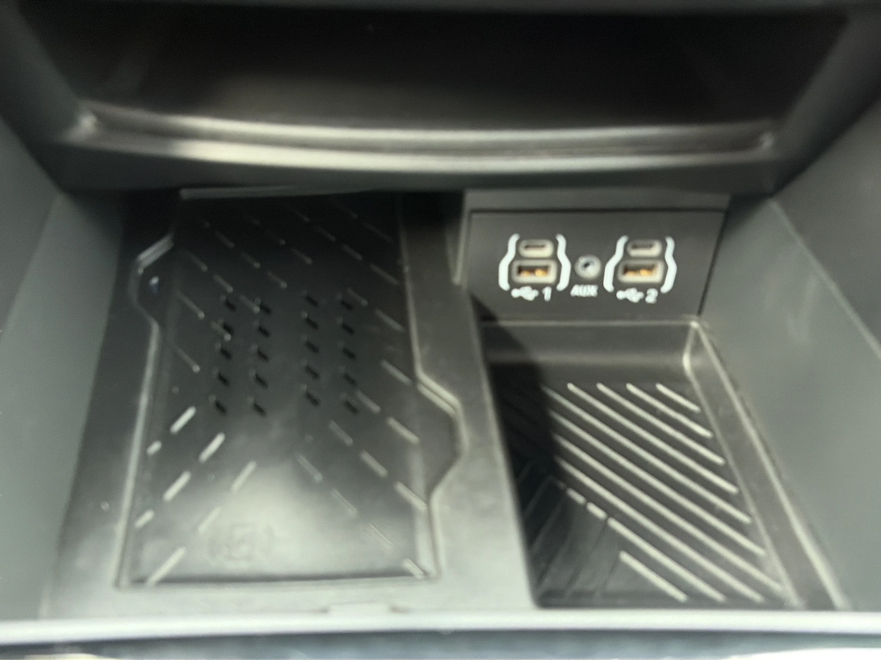 Used 2025 Ceramic Gray Clearcoat Chrysler Limited image 16