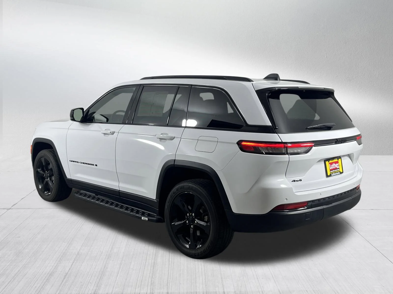 Used 2022 Bright White Clearcoat Jeep Altitude image 5
