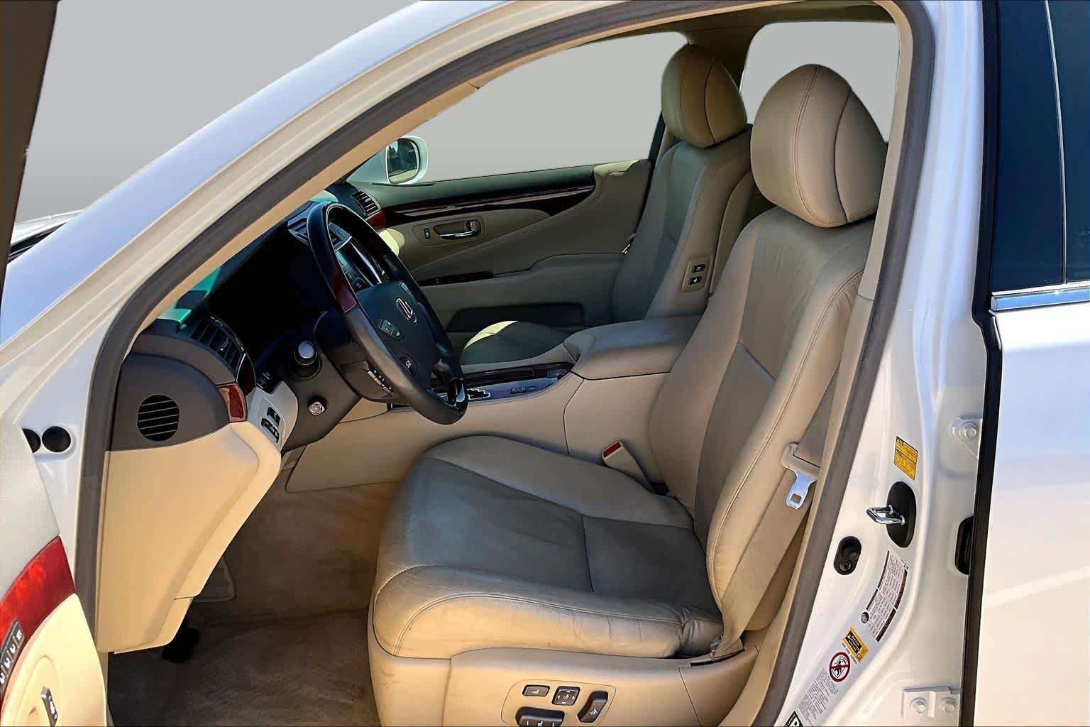 Used 2008 Starfire Pearl Lexus  image 7